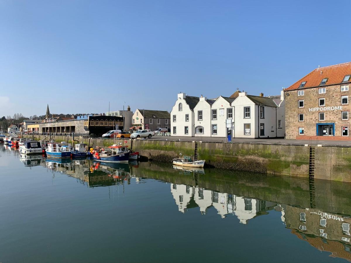 Close To The Beach, Harbour And Local Shops Eyemouth Bagian luar foto